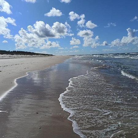 Dom Goscinny Przy Jeziorze Gardna Wielka Bagian luar foto