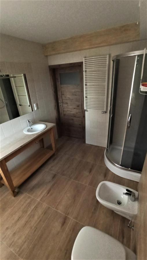 Dom Goscinny Przy Jeziorze Gardna Wielka Bagian luar foto