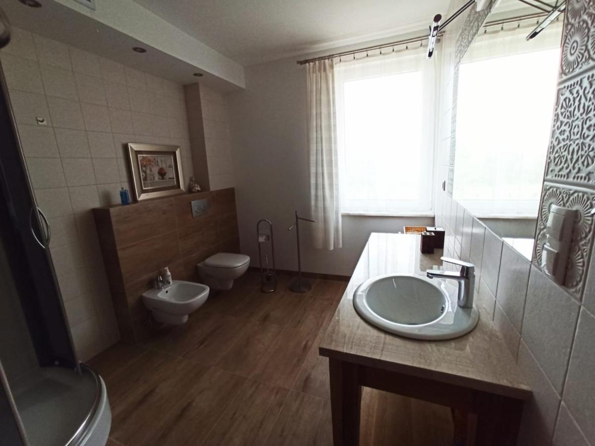 Dom Goscinny Przy Jeziorze Gardna Wielka Bagian luar foto
