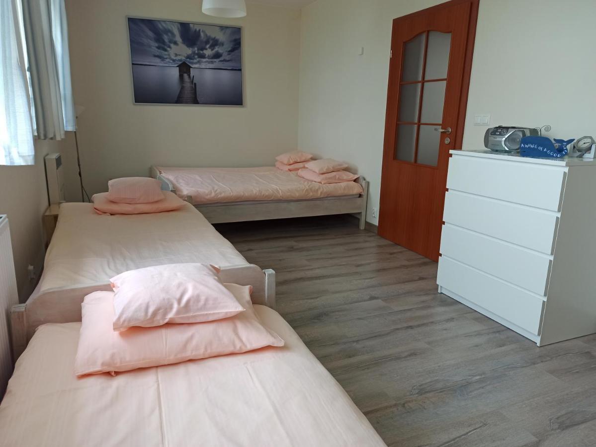 Dom Goscinny Przy Jeziorze Gardna Wielka Bagian luar foto